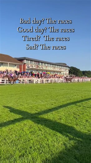 No matter the day you’ve had, the races will always be here x #lingfieldracecourse #horseracing #horse #foryoupage #fyp