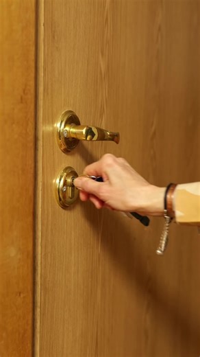 💾 Mediateka U–jazdowskiego jest miejscem gromadzenia pamięci na temat sztuki współczesnej. W centrum naszych zainteresowań badawczych jest człowiek w korelacji ze sztuką, a działania Mediateki koncentrują się na poznaniu, opracowaniu i upowszechnianiu wiedzy. Zajrzyj do Mediateki 🖇️ mediateka.u-jazdowski.pl W filmiku wystąpiła Specjalistka ds. archiwum w Dziale Mediateka Małgorzata Czyżewska. Operator-montażysta — Marek Sokołowski. #centrumsztukiwspolczesnejzamekujazdowski #sztuka #sztukawspół