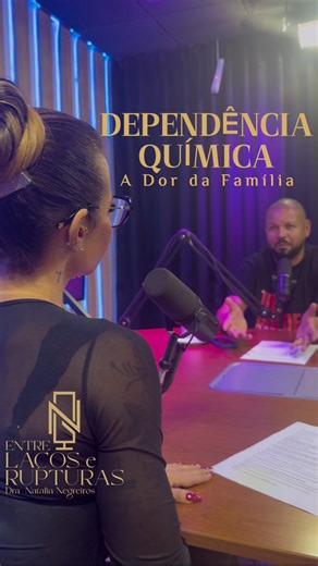 Dra.Natalia Negreiros l Psiquiatra on Instagram: "Dependência química não é só sobre uso. É sobre dor, vínculos, família, espiritualidade… e principalmente: cuidado. No terceiro episódio do Entre Laços e Rupturas, eu tive a honra de receber um convidado que carrega não apenas conhecimento técnico, mas uma trajetória profundamente ligada à recuperação e à transformação de vidas: 🎙️ Douglas Manassés — Superintendente Terapêutico da Subsecretaria de Políticas Inclusivas da Casa Civil do Governo do