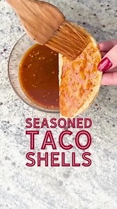 Spice up your taco night by adding a little extra flavour to your shells! Mix some Old El Paso Hot & Spicy Taco Seasoning with some olive oil, brush it on the shells, and bake for 10 mins at 350°F. ⁠ Drop a 🌶️ if you’re going to try this tonight! #TacoTuesday #OldElPaso⁠ ⁠ Relevez votre soirée tacos avec cette astuce pour des coquilles encore plus savoureuses! Mélangez l’assaisonnement pour taco piquant et épicé Old El Paso avec un peu d’huile d’olive, badigeonnez vos coquilles et faites-les cu