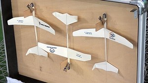 紙飛行機空高く　札幌で全国大会予選（動画）：北海道新聞デジタル