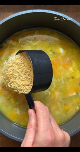 70K views · 366 reactions | Part 1 Pot au feu aux zorzo et au poulet 塞凌凜 Pour réaliser cette recette tu auras besoin de •2 carottes 凌 •2 patates 凜 •1 pané  •14 de choux 塞 •1 grosse courgette comme | Toto Cuistot | Facebook