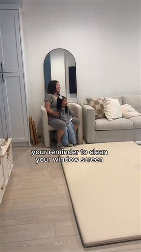 it’s her little @drseuss smile for me Feel like my content has been a bit heavy this past week. Hope this makes everyone laugh a little 🤍 | Esther Park