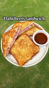 🫜Dahi Beets Sandwich 🫜 . Ingredients Hung curd Onion Capsicum Cucumber Carrot Beetroot Green chilli Sat Pepper Oregano Bread Butter . Share this with sandwich lovers Save it to try later🌻 For more such recipes, keep following us @my_kitchenn_diaries @my_kitchenn_diaries . #sandwich #breadrecipe #dahisandwich #bread #easyrecipes #quickrecipes #homemade #breakfast #breakfastideas #lunchboxideas #tiffinideas #tiffinbox #streetfood #streetstyle #travelfood #fyp #foodporn #foodgasm #explore #explo