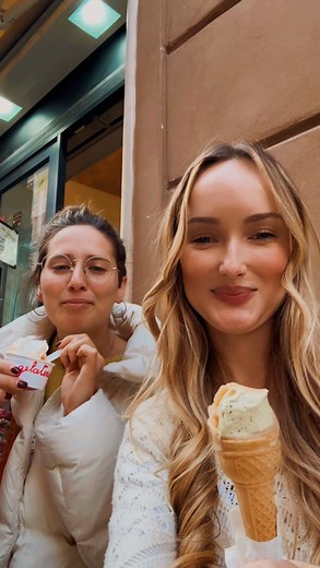 Ami on Instagram: "O melhor gelato de Roma! 🍨 (na minha opinião) 📍Via dei Gracchi, 272 📍Via di Ripeta, 261 Você precisa provar o gelato de pêra e caramelo! Quando for me marca? ✨🧡 . . . . . . . . . . #roma #viajarsozinha #cidadeeterna #viagem #turismo #turismoemroma #italia #itália #dicasdeviagem #fotografiadeviagem #gelato #omelhorgelato #omelhorgelatoderoma #oquefazerroma #amiinitaly"