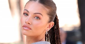 Thylane Blondeau : en micro short en jean, elle adopte les sandales les plus tendances des 2 dernières années