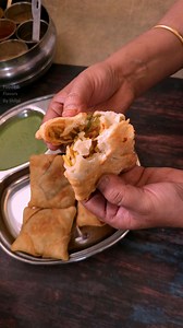 1.3M views · 10K reactions | Crispy aloo patties banayi meri favorite style mein - Khasta Aloo Patties | New Snack recipe Reels #FoodsAndFlavors #RecipesByShilpi #FoodsAndFlavorsByShilpi #recipes #food #foodie | Foods And Flavors | Facebook