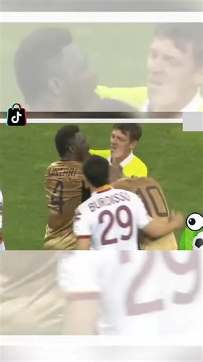 Quand le rouge n’est pas synonyme de colère mais de fous rires 🤣 Du joueur qui rit après s’être fait expulser au mec qui tente de faire un high-five à l’arbitre avant de recevoir un rouge, ces cartons rouges sont tout simplement inoubliables. Injustice, absurdité, humour — le foot nous régale aussi dans ses pires décisions ! #CartonsRouges #FootballFunny #FootballFails #RedCard #FootHumour