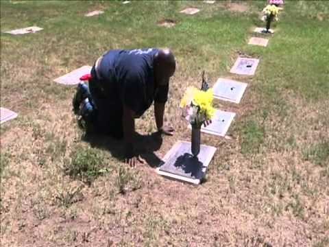 Heavyweight Champion Sonny Liston's son visits his gravesite!