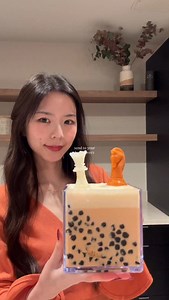 ♟️🐝 CHESS honey whipped thai tea boba recipe 🍯 whipped - honey condensed milk heavy cream 🧋cooked boba sugar syrup 🧡 thai tea ☁️ milk #estherscafe #honeywhipped #thaitea #boba #chessdrink | Estherscafe