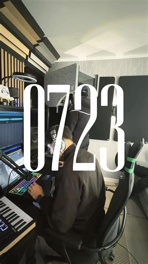 Mix & Mastering | Beatmaking | Filmmaking on Instagram: "Sesión de grabación en el estudio @jjruizzz_ #0723 #producer #studio #flstudio #homestudio #beats #beatmaker #beatstars #mix #master #artist #art #trap #rap #drill #reggaeton #techno #music #composer #artist #music @flstudio"