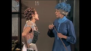 ¿Doña Clotilde está invocando a Satanás?😈🧙 El #Chavo y #Quico están convencidos de que ella es una bruja. 😨😳 ¡#ElChavo #ElChapulín en Univision! 🤩✨ Todos los episodios disponibles en ViX 👉 https://bit.ly/4dk0tps #EnViX #ViX #Chavoland #Clippeo | UniNovelas