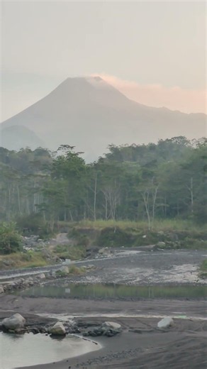 Merapi Looks Stunning Today