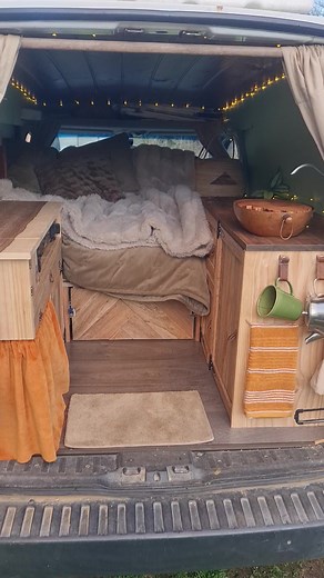 Vanlife on a Budget: Transforming a Micro Van into a Fully Equipped Home on Wheels