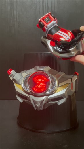 なおちん on Instagram: "仮面ライダードライブタイプスピード＆タイプデッドヒートに変身＆必殺技 (仮面ライダードライブSUPER BEST 変身ベルトDXドライブドライバー＆シフトブレス) #仮面ライダー #仮面ライダードライブ #平成仮面ライダー"