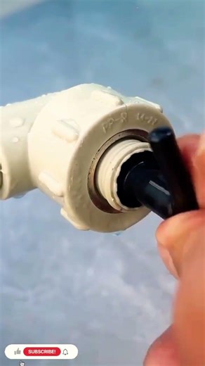 How to remove a broken pipe extractor easily