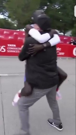 23-year-old Kelvin Kiptum breaks Eliud Kipchoge’s marathon world record with a time of 2:00:35 🤯
