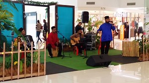 Lets enjoy these last few days of Hari Raya! #cherassentral #aluntradisi #raya2017 #syawal #cheras #kajang #bangi #kualalumpur Alun Tradisi music ent. | Cheras Sentral