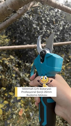 Cyprus Express on Instagram: "✂️🌿 Profesyonel budama şimdi çok daha kolay! 1300mAh Çift Bataryalı Şarjlı 25mm Budama Makası ile bahçenizde hem zaman kazanın hem de mükemmel sonuçlar elde edin! 🔋 Çift batarya ile kesintisiz kullanım 🌱 25mm kesme kapasitesi ile güçlü ve hassas kesim 💪 Ergonomik tasarım, kolay tutuş ⚡ Şarjlı yapısıyla kablosuz özgürlük 🛒 Cyprus Express’te sizi bekliyor! 🚚 Ücretsiz Kargo 💳 Kapıda Ödeme ⚡ Hızlı Teslimat 👉 https://cypexpress.com/index.php?route=product/product