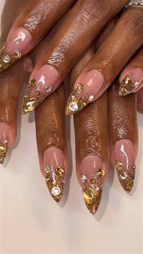 SHAYLA on Instagram: "Obsessed with these holiday party nails 💅🏾 I wis I could do this myself 😩 Nail tech: @allthatglittters2.0 Gelly tips: @moneyfornails #gelx #nail #nailart"