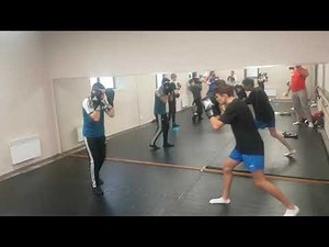 Exercice éducatif et ludique de boxe