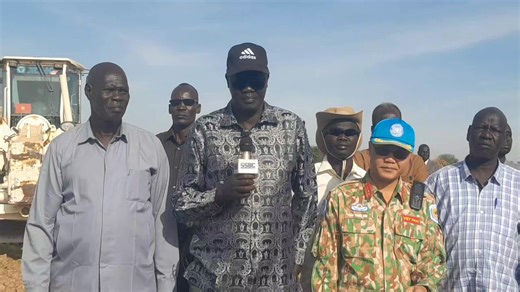 #Breaking_News The Abyei Chief Administrator, H.E. Justice, Charles Abyei Jok, launched an ambitious renovation of Abyei-Agok and Abyei-Athony roads in an attempt to improve accessibility now and in the next rainy season. The first point of 37km road began in Akechnhial Bridge, while the second point started simultaneously at #UNISFA team site in Agok. It is hoped that this road will be leveled with maram for durability which will enhance economic growth in the region. | Yen La Abyei