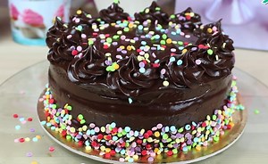 23 receitas de bolo de aniversário simples que vão roubar a cena