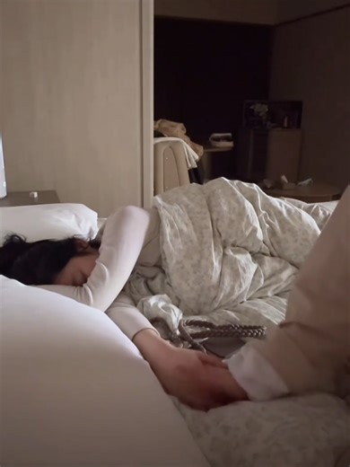 A very special wake-up call—super cute, like coaxing a little baby to wake up. #shaorehushuo #wlw #le #wakeup #少惹胡说