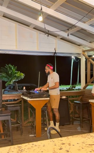 He’s back again! 🔥 DJ Silent Izon taking over Island Breeze tonight 🕗 8PM – 12AM Music • Drinks • Island vibes 🌴 | Island Breeze Bar & Grill