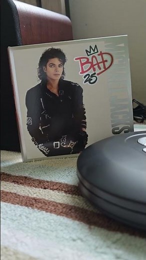 Bad 25 Michael Jackson in Spanish.
