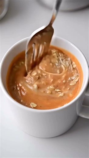 Healthy Oats Mug Cake in 2 Minutes | Easy Microwave Breakfast Recipe | No Oven #baking #foodshorts