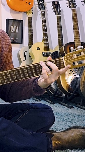 The Instant Spanish Scale - so easy you'll be playing it three minutes from now #guitardaily #spanishguitar #guitartip | LickNRiff.com - Create Your Own Guitar Legacy