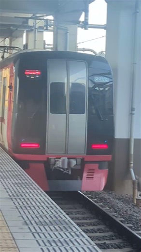 特急 岐阜行 2200系太田川駅発車 準急 中部国際空港行 3500系太田川駅到着 #名鉄 #2200系 #特急列車 #3500系 #準急列車