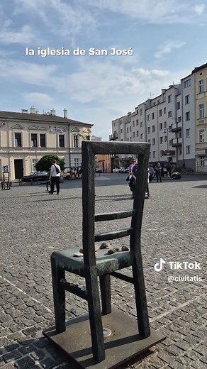 📍¿Qué ver en 3 días en #Cracovia? Quédate, que @Preparando el viaje a✈️ te lo cuenta paso a paso 🧳✨ #viajarporpolonia #escapadacultural #civitatiscreators #descubriendoeuropa