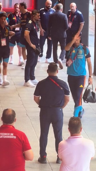 🇪🇸 ¡LA ROJA YA ESTÁ EN EL PIZJUÁN! ✅ La llegada de la Selección al estadio para jugar ante Croacia #DeportesEnTikTok #futbol #españa