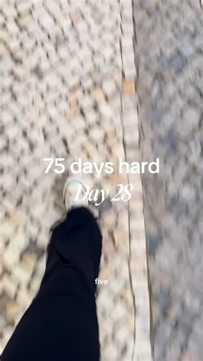 Dia 28 do desafio 75 days hard!!✨ Não se preocupem que eu não vou deixar de publicar video sobre o ginásio!! O ginasio faz parte do meu dia-a- dia e gostava muito também de vos incentivar a adotar esta prática!! #75dayshard #gym #gymtok #legday #fyp