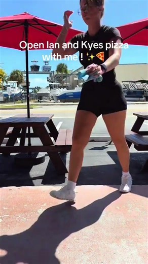 open lan and Kyes pizza with me !!#chicago#pizza#pizzalov#chicagothincrustpizza