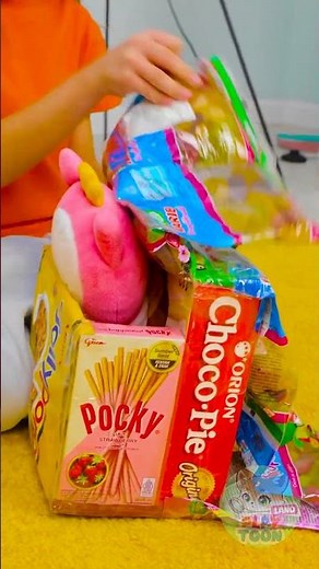 Yummy! 😋 I Made A Chocolate Backpack! 🎒🍫 #DIY #FoodFun