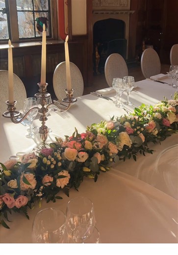 Stunning Table Runner Ideas for New Year Celebrations