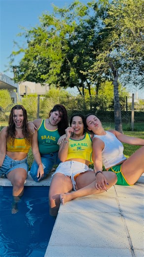 C A L E 🤎 | BOTA 🇧🇷🍑✨ coreo mega nueva! Todo muy Brasil y verano 🫦✨ me di el lujo de bailar con mis amigas @kiaradipa @martinamoscoloni_ @mily.aylen08... | Instagram