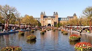 What makes Museumplein so popular in Amsterdam?