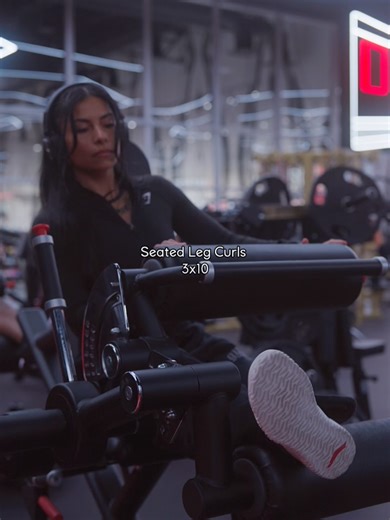 Jessica Moreno on Instagram: "We in our Strong but Soft girl era 😌💅🏽 Workout Deets 👇🏽 so you can screenshot 🤞🏽✨ • Leg Curls: 3x10 • Leg Extensions: 3x10 • Hip Abductors SS Hip Adductors: 2x15 • Squat Top Set: 1x1 @ 88% 1RM • Squat Working Set: 3x5 @ 70% 1RM • Incline DB Press: 2x10 • DB Chest Supported Row: 2x10 • DB Pullovers: 2x8 • Bench Top Set: 1x1 @ 88% 1RM • Bench Working Set: 3x6 @ 70% 1RM • Tricep Pushdowns: 3x10 • Decline Sit ups S