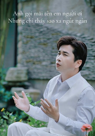 Anh gọi mãi tên em người ơi, nhưng chỉ thấy sao xa ngút ngàn…. Bài hát này nghe có quen thuộc vs các bạn ko nào… ✍🏻 #tinhyeuvanoinho #nhac8x9x #LIVEIncentiveProgram #LIVEMonetization #PaidPartnership @Bằng Cường @Bằng Cường Singer Composer @Bằng Cường Bảo Anh Melody @Bang Cuong & Pet