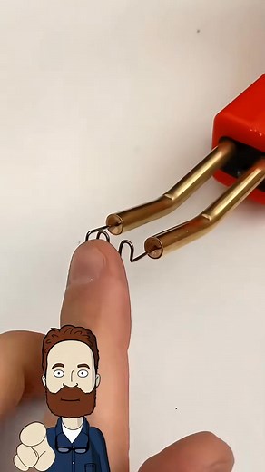 Le pistolet qui RÉPARE tout vos objets ! 🚗 Pare-chocs, seau, jouet… tout devient réparable ⚡ Chauffe instantanément, insère les agrafes, et soude en quelques secondes 💪 Résultat solide, propre, et ÉCONOMIQUE 💬 Tu connaissais ce système ? Donne ton avis en commentaire ❤️ Like si t’as déjà cassé une pièce en plastique 📲 Partage à ton pote qui bricole ou qui a une caisse en vrac ⭐ Ajoute-le à tes favoris, tu vas en avoir besoin un jour ! #TikTokShop #bricolage #soudureplastique #reparation #ast