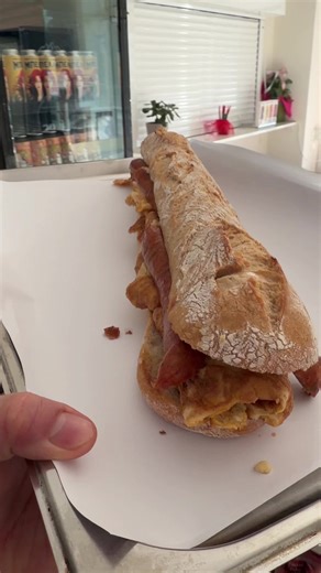 Η ομελέτα θέλει ελαιόλαδο και να ένα σάντουιτς με αναμνήσεις