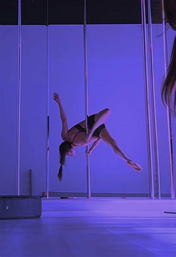 Intermediate spin pole combo thigh hold to shoulder mount to brass monkey to janerio ✨ #pole #poledance #пилон #spinpolecombo #poletok