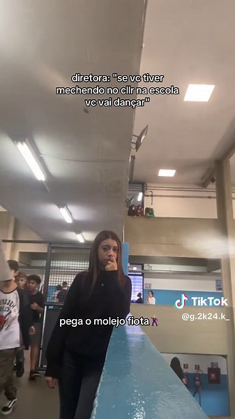 Dançando na Escola: Influência do TikTok na Juventude