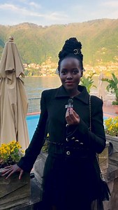 La review du défilé Croisière de @Chanelofficial par @LupitaNyongo, en direct des rives du lac de Côme où la collection a été présentée. Journalists: @alxndrmrn, @vavallo Senior Video Producer: @amaurydlcb __ Editor: @del__gabriel, @del_valmas Senior Post-Producer: @_agatherm __ Video Development: @louisedesligneris Global Assoc. Talent Video Director: @adele_ligerot Talent Video Coordinator: @maxine.pr Head of Editorial Content: @clairethomsonjonville | Vogue France