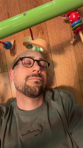 Jonas Rühl on Instagram: "Parmigiana di Melanzane (Auberginen Auflauf) Für ca. 6 Portionen 1,4 kg Auberginen 500 g San-Marzano-Tomaten aus der Dose (gut abgetropft, grob gehackt) 1 EL Olivenöl Salz 3 - 4 Mozzarella 1 Bund frisches Basilikum Öl für die Form viel geriebener Parmigiano Reggiano Zubereitung 1. Auberginen schälen, in Scheiben schneiden und leicht salzen. Kurz ziehen lassen, dann trocken tupfen. 2. Auberginenscheiben mit etwas Öl bepinseln und bei 200°C Umluft ca. 20 Min. im Ofen back