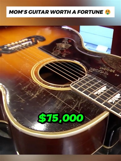 MOM'S GUITAR WORTH A FORTUNE 🤑 #pawnstars #antique #collecting #collector #collection #appraisal #guitars